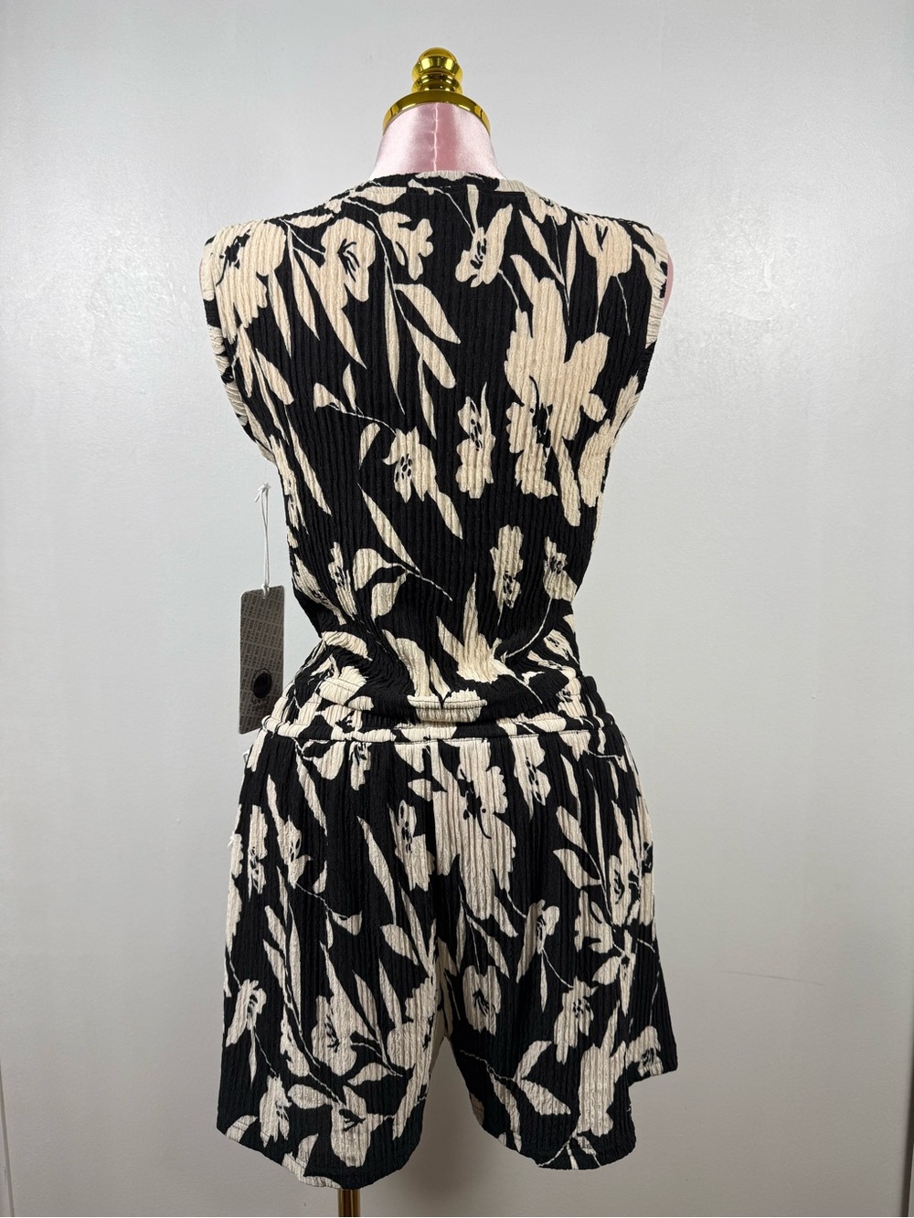 New Mix Set Floral Crinkle Crop Top & Shorts Black Beige NWT Women’s Plus 2XL - Picture 3 of 8